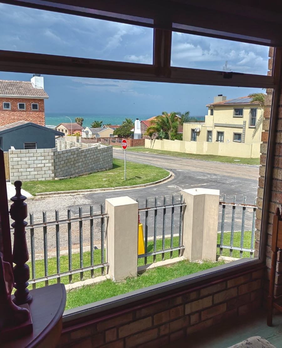 4 Bedroom Property for Sale in Wavecrest Eastern Cape